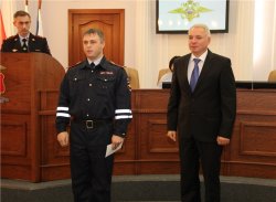 Отказавшихся от взяток полицейских премировали в Красноярске