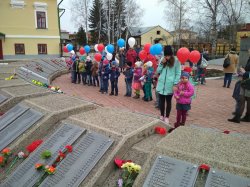 Экскурсия к памятнику Неизвестного солдата. Возложение цветов.