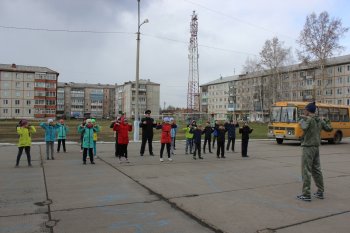 В Лесосибирске полицейские провели "Зарядку со стражем порядка"